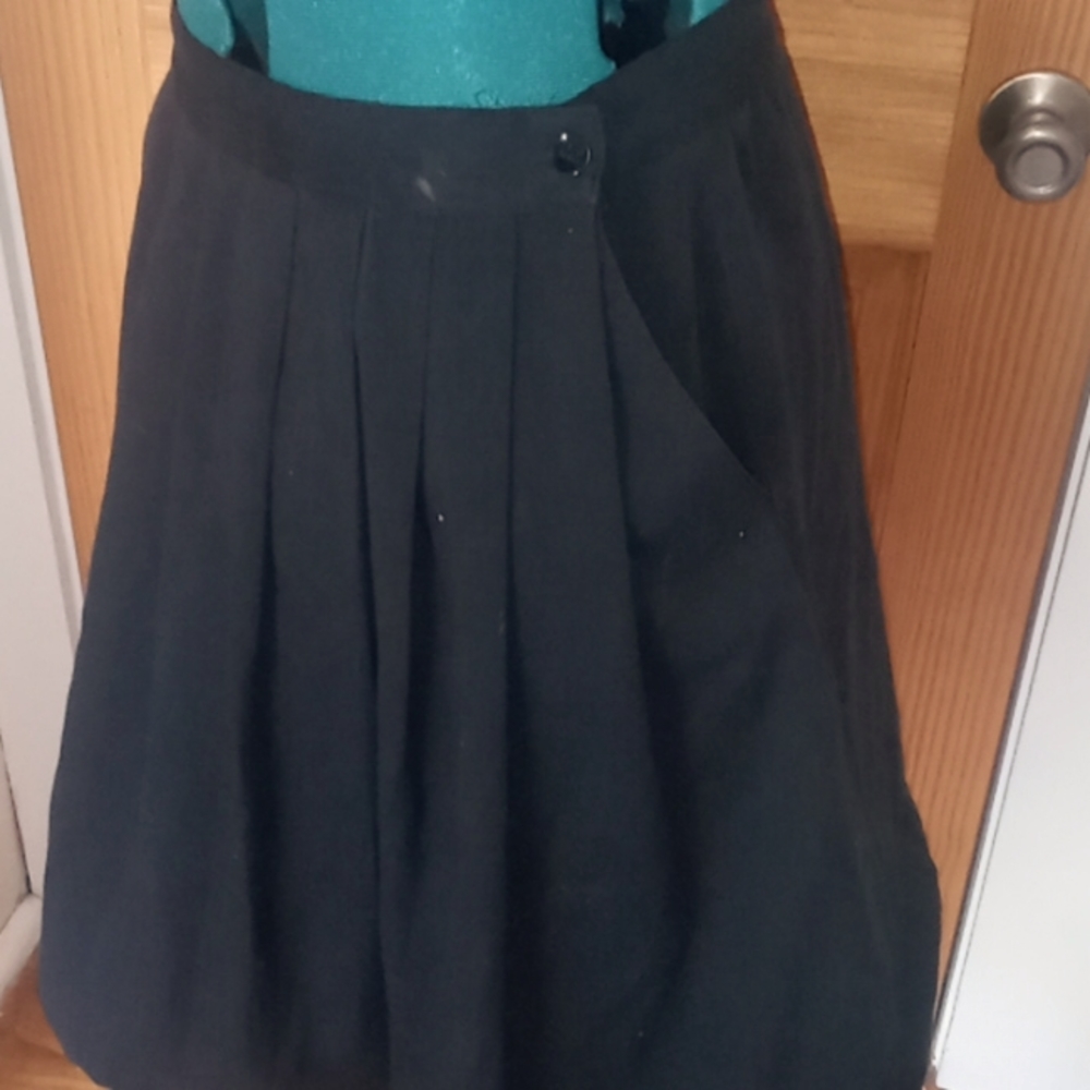 Black pleated skirt